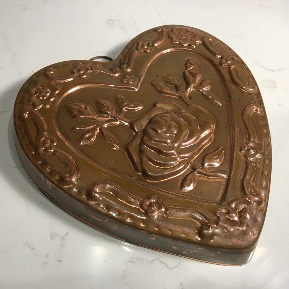 Vintage Heart-Shaped Copper Mold with Rose - Picture 4 of 5